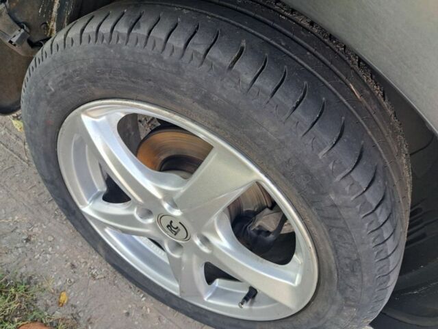 Серый Форд Фьюжн, объемом двигателя 1.4 л и пробегом 144 тыс. км за 5000 $, фото 7 на Automoto.ua