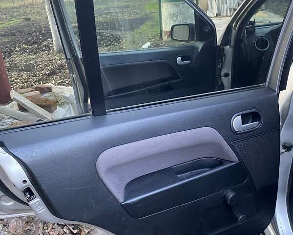 Серый Форд Фьюжн, объемом двигателя 1.4 л и пробегом 230 тыс. км за 5900 $, фото 45 на Automoto.ua