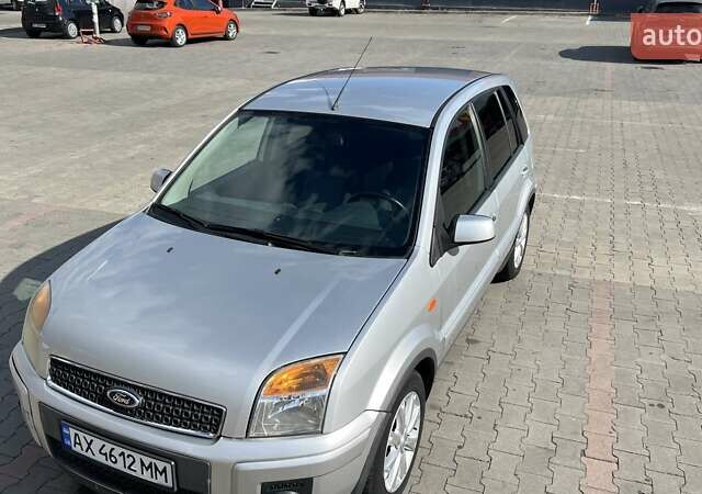 Серый Форд Фьюжн, объемом двигателя 1.6 л и пробегом 203 тыс. км за 5200 $, фото 9 на Automoto.ua