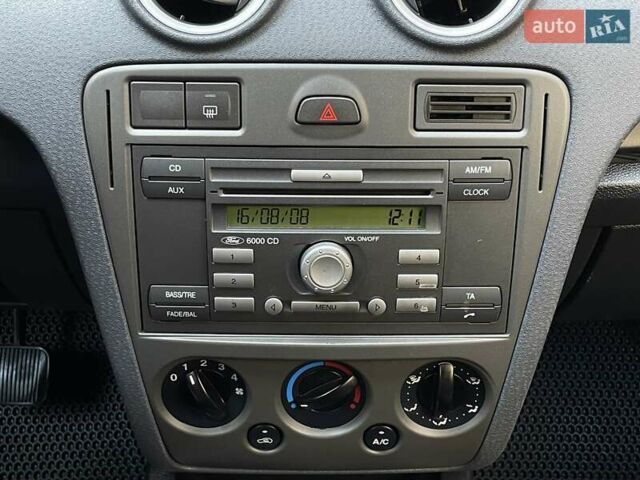 Сірий Форд Фьюжен, об'ємом двигуна 1.4 л та пробігом 152 тис. км за 5399 $, фото 28 на Automoto.ua