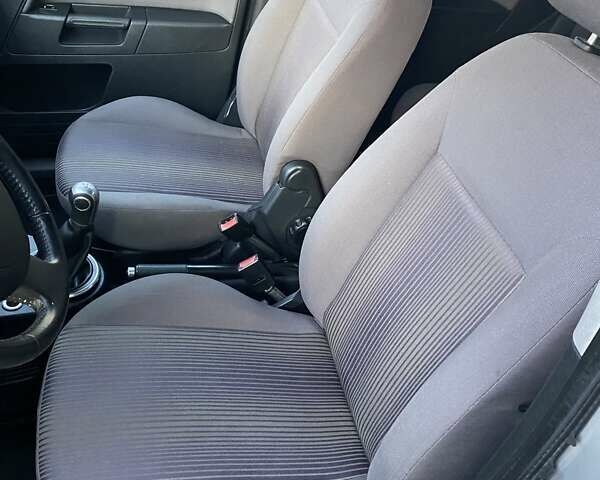 Серый Форд Фьюжн, объемом двигателя 1.4 л и пробегом 230 тыс. км за 5900 $, фото 46 на Automoto.ua