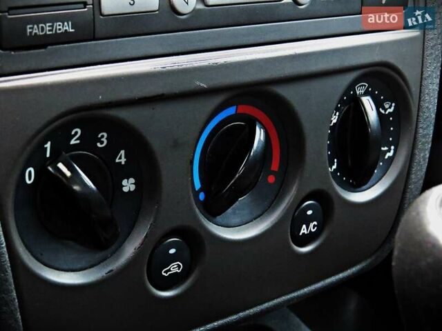 Сірий Форд Фьюжен, об'ємом двигуна 1.4 л та пробігом 235 тис. км за 4200 $, фото 9 на Automoto.ua