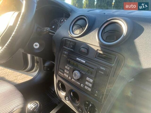 Серый Форд Фьюжн, объемом двигателя 1.4 л и пробегом 167 тыс. км за 4500 $, фото 19 на Automoto.ua