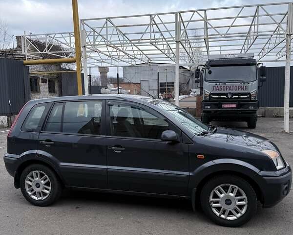 Серый Форд Фьюжн, объемом двигателя 1.4 л и пробегом 175 тыс. км за 4500 $, фото 3 на Automoto.ua