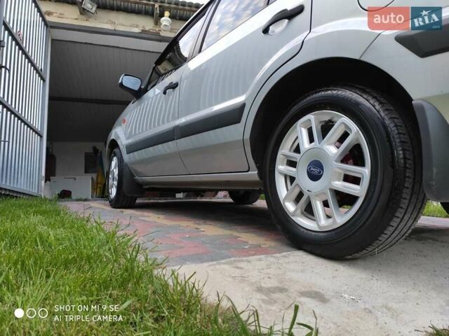 Сірий Форд Фьюжен, об'ємом двигуна 1.39 л та пробігом 240 тис. км за 4400 $, фото 2 на Automoto.ua