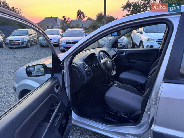 Серый Форд Фьюжн, объемом двигателя 1.6 л и пробегом 180 тыс. км за 7140 $, фото 34 на Automoto.ua