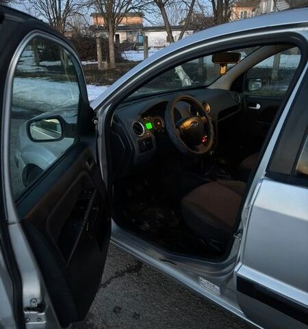 Сірий Форд Фьюжен, об'ємом двигуна 1.39 л та пробігом 450 тис. км за 2700 $, фото 5 на Automoto.ua