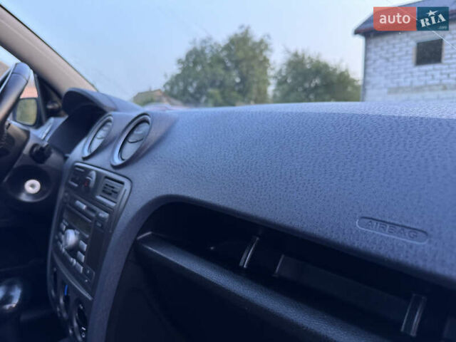 Серый Форд Фьюжн, объемом двигателя 1.6 л и пробегом 180 тыс. км за 7140 $, фото 44 на Automoto.ua