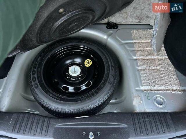 Сірий Форд Фьюжен, об'ємом двигуна 1.39 л та пробігом 211 тис. км за 3888 $, фото 16 на Automoto.ua