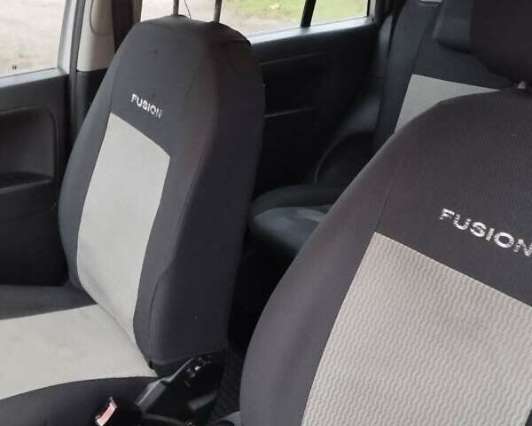 Серый Форд Фьюжн, объемом двигателя 1.39 л и пробегом 133 тыс. км за 4000 $, фото 6 на Automoto.ua