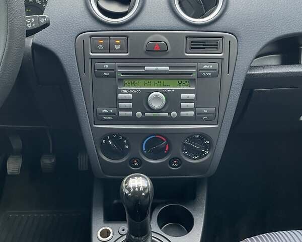 Серый Форд Фьюжн, объемом двигателя 1.4 л и пробегом 119 тыс. км за 5800 $, фото 61 на Automoto.ua