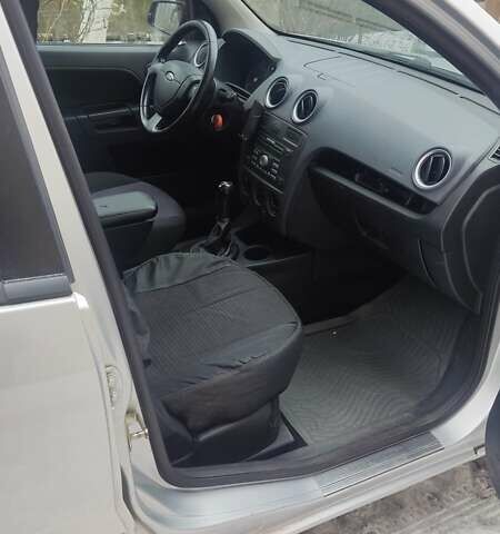 Серый Форд Фьюжн, объемом двигателя 1.39 л и пробегом 121 тыс. км за 5999 $, фото 5 на Automoto.ua