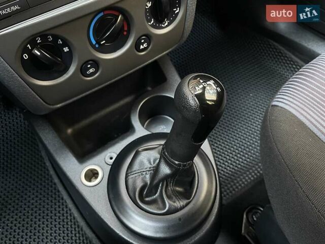 Сірий Форд Фьюжен, об'ємом двигуна 1.4 л та пробігом 152 тис. км за 5399 $, фото 29 на Automoto.ua