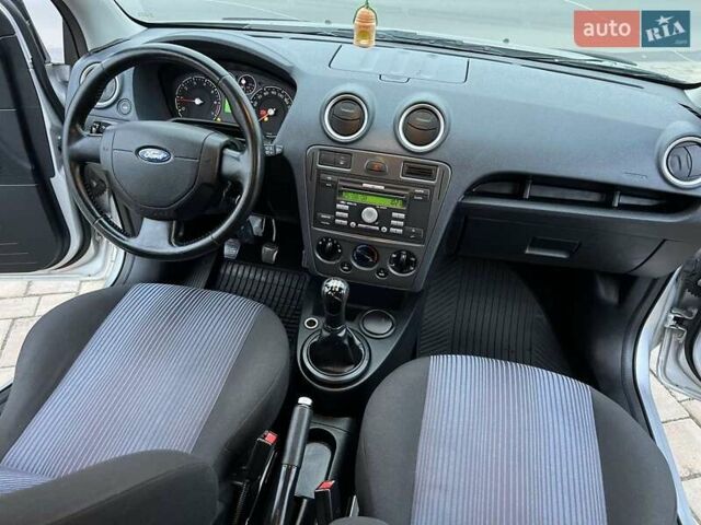 Сірий Форд Фьюжен, об'ємом двигуна 1.39 л та пробігом 211 тис. км за 3888 $, фото 14 на Automoto.ua
