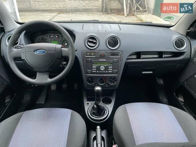 Серый Форд Фьюжн, объемом двигателя 1.4 л и пробегом 119 тыс. км за 5800 $, фото 58 на Automoto.ua
