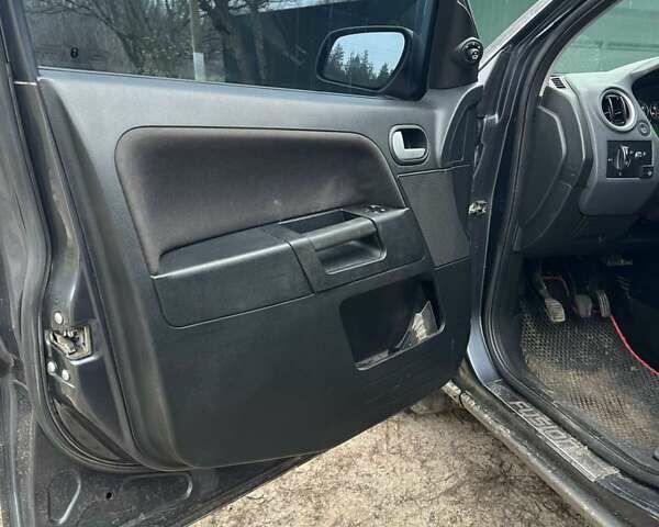 Серый Форд Фьюжн, объемом двигателя 1.39 л и пробегом 160 тыс. км за 5000 $, фото 2 на Automoto.ua