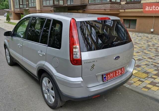 Сірий Форд Фьюжен, об'ємом двигуна 1.6 л та пробігом 120 тис. км за 7499 $, фото 7 на Automoto.ua