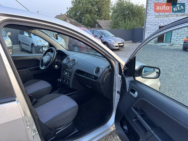 Серый Форд Фьюжн, объемом двигателя 1.6 л и пробегом 180 тыс. км за 7140 $, фото 51 на Automoto.ua