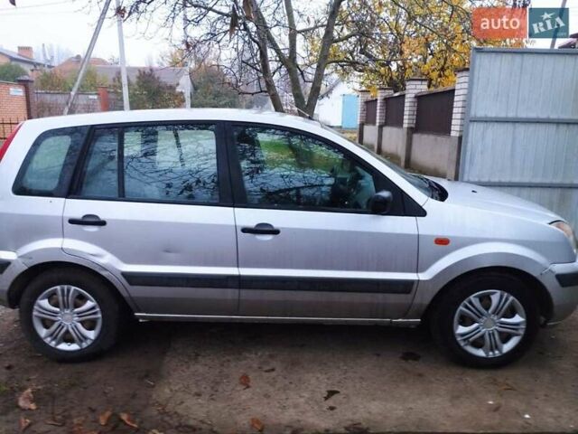 Серый Форд Фьюжн, объемом двигателя 1.39 л и пробегом 133 тыс. км за 4000 $, фото 4 на Automoto.ua