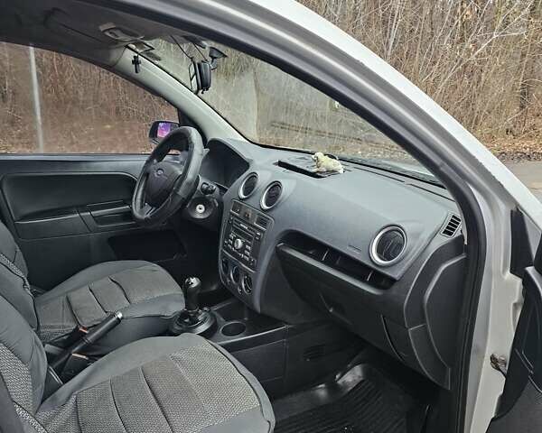 Серый Форд Фьюжн, объемом двигателя 1.39 л и пробегом 710 тыс. км за 2700 $, фото 12 на Automoto.ua