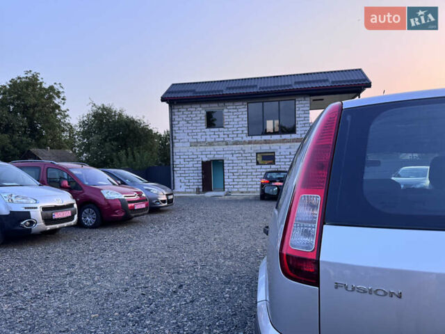 Серый Форд Фьюжн, объемом двигателя 1.6 л и пробегом 180 тыс. км за 7140 $, фото 17 на Automoto.ua