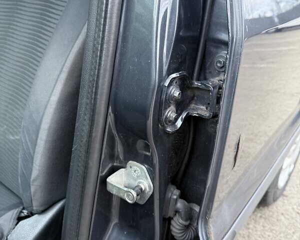 Серый Форд Фьюжн, объемом двигателя 1.4 л и пробегом 175 тыс. км за 4500 $, фото 41 на Automoto.ua