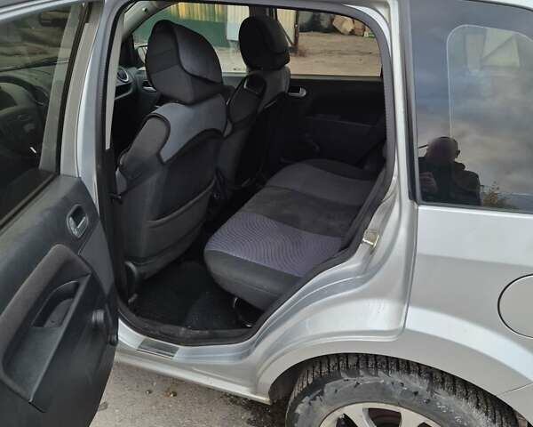 Форд Фьюжен 2008 у Києві на Automoto.ua Сірий Форд Фьюжен, об'ємом двигуна 1.6 л та пробігом 183 тис. км за 4300 $, фото 1 на Automoto.ua