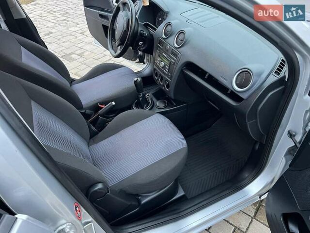 Сірий Форд Фьюжен, об'ємом двигуна 1.39 л та пробігом 211 тис. км за 3888 $, фото 6 на Automoto.ua