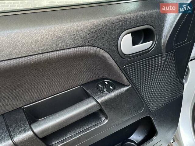 Сірий Форд Фьюжен, об'ємом двигуна 1.4 л та пробігом 152 тис. км за 5399 $, фото 21 на Automoto.ua