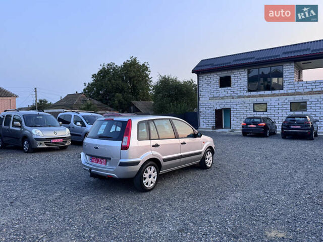 Серый Форд Фьюжн, объемом двигателя 1.6 л и пробегом 180 тыс. км за 7140 $, фото 10 на Automoto.ua