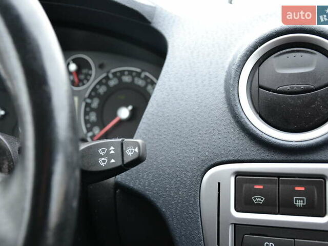 Сірий Форд Фьюжен, об'ємом двигуна 1.4 л та пробігом 173 тис. км за 5300 $, фото 49 на Automoto.ua