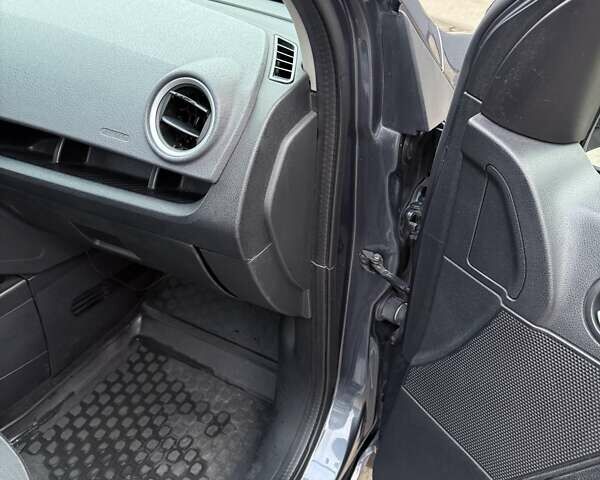 Серый Форд Фьюжн, объемом двигателя 1.4 л и пробегом 175 тыс. км за 4500 $, фото 28 на Automoto.ua