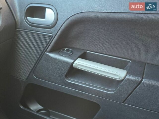 Сірий Форд Фьюжен, об'ємом двигуна 1.6 л та пробігом 218 тис. км за 4500 $, фото 17 на Automoto.ua