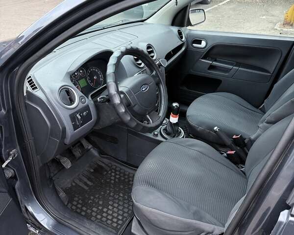 Серый Форд Фьюжн, объемом двигателя 1.4 л и пробегом 175 тыс. км за 4500 $, фото 12 на Automoto.ua