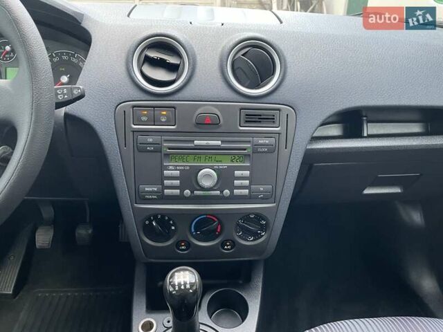 Сірий Форд Фьюжен, об'ємом двигуна 1.4 л та пробігом 119 тис. км за 5750 $, фото 59 на Automoto.ua