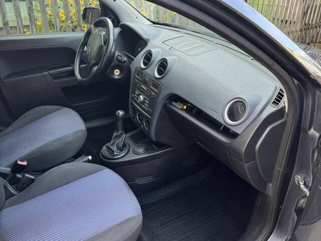 Серый Форд Фьюжн, объемом двигателя 1.4 л и пробегом 195 тыс. км за 5450 $, фото 5 на Automoto.ua