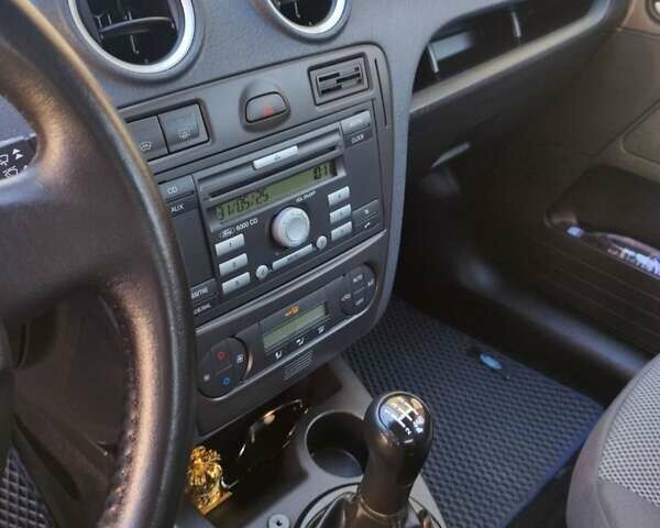 Серый Форд Фьюжн, объемом двигателя 1.39 л и пробегом 98 тыс. км за 6200 $, фото 16 на Automoto.ua