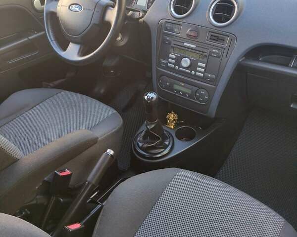 Серый Форд Фьюжн, объемом двигателя 1.39 л и пробегом 98 тыс. км за 6200 $, фото 9 на Automoto.ua