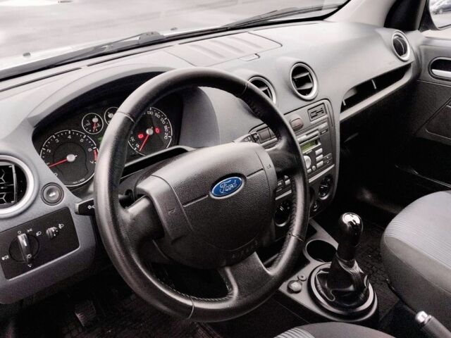 Серый Форд Фьюжн, объемом двигателя 1.4 л и пробегом 151 тыс. км за 6100 $, фото 5 на Automoto.ua