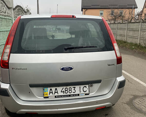 Серый Форд Фьюжн, объемом двигателя 1.6 л и пробегом 289 тыс. км за 4599 $, фото 4 на Automoto.ua
