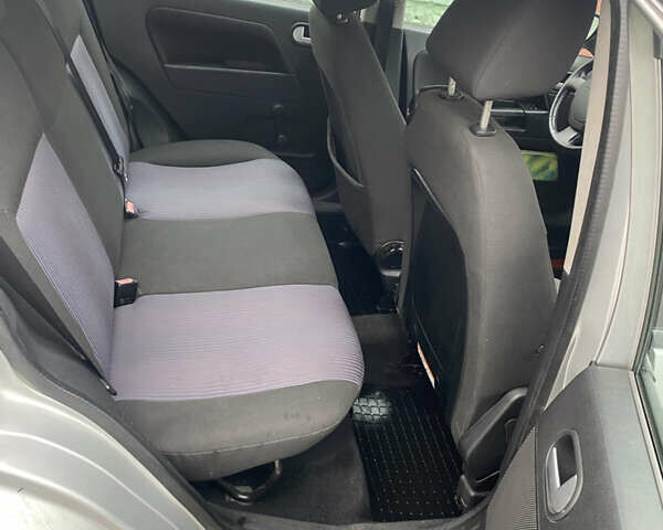 Серый Форд Фьюжн, объемом двигателя 1.6 л и пробегом 289 тыс. км за 4599 $, фото 6 на Automoto.ua