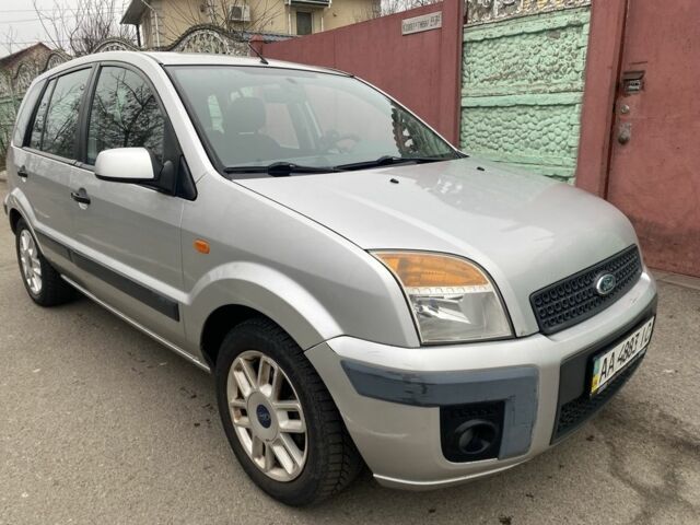 Сірий Форд Фьюжен, об'ємом двигуна 1.6 л та пробігом 289 тис. км за 4599 $, фото 2 на Automoto.ua