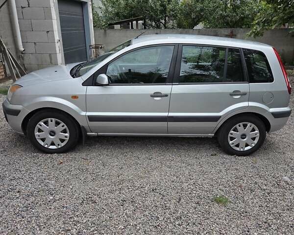 Серый Форд Фьюжн, объемом двигателя 1.4 л и пробегом 181 тыс. км за 5400 $, фото 4 на Automoto.ua