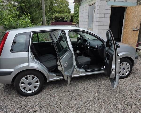 Серый Форд Фьюжн, объемом двигателя 1.4 л и пробегом 181 тыс. км за 5400 $, фото 7 на Automoto.ua