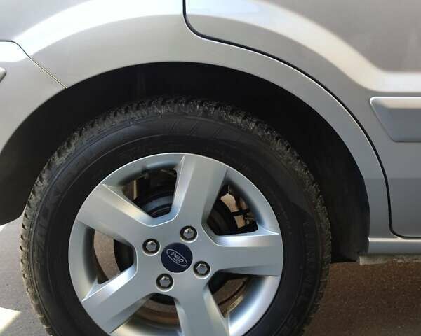 Серый Форд Фьюжн, объемом двигателя 1.39 л и пробегом 98 тыс. км за 6200 $, фото 2 на Automoto.ua