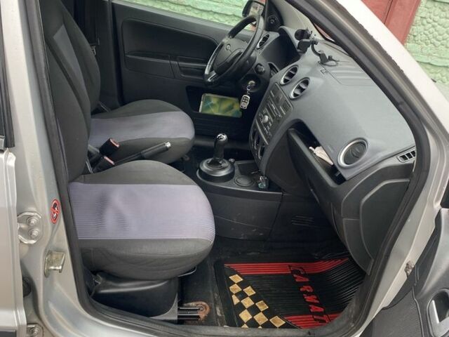 Сірий Форд Фьюжен, об'ємом двигуна 1.6 л та пробігом 289 тис. км за 4599 $, фото 7 на Automoto.ua