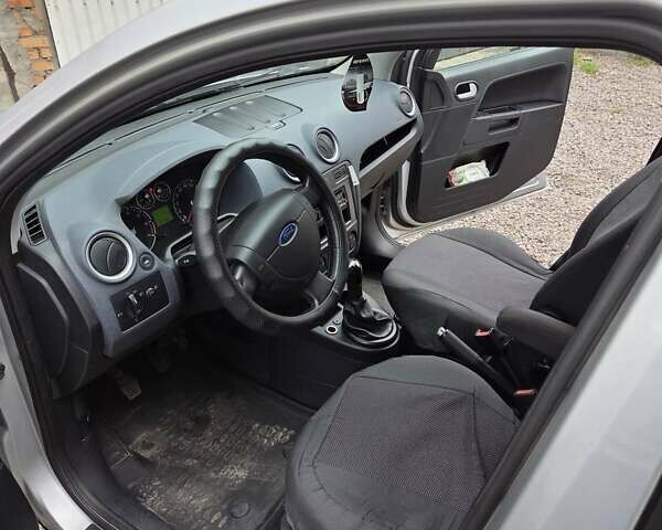 Серый Форд Фьюжн, объемом двигателя 1.4 л и пробегом 181 тыс. км за 5400 $, фото 2 на Automoto.ua