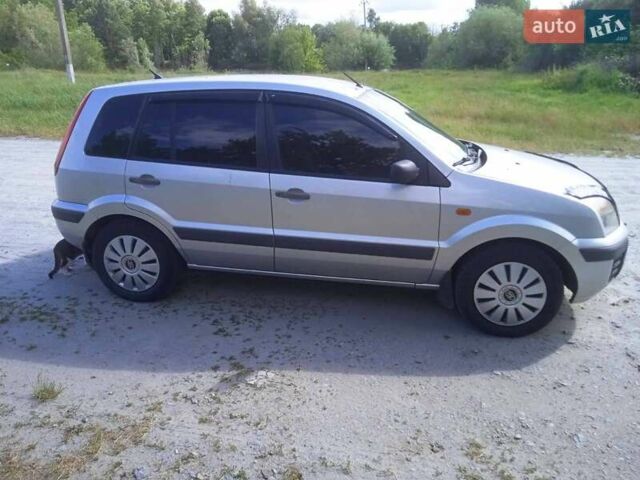 Серый Форд Фьюжн, объемом двигателя 1.4 л и пробегом 257 тыс. км за 5200 $, фото 3 на Automoto.ua