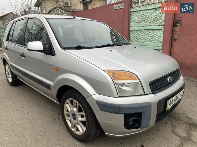 Серый Форд Фьюжн, объемом двигателя 1.6 л и пробегом 289 тыс. км за 4599 $, фото 2 на Automoto.ua