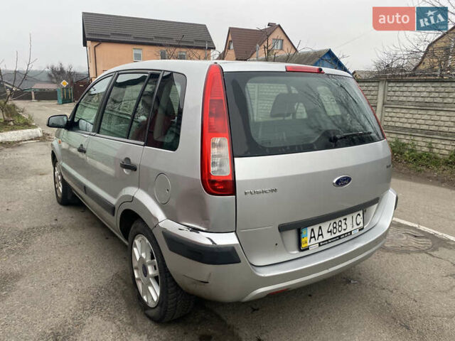 Серый Форд Фьюжн, объемом двигателя 1.6 л и пробегом 289 тыс. км за 4599 $, фото 5 на Automoto.ua